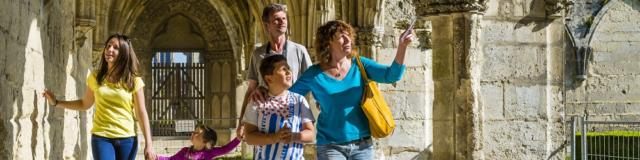 En famille < Cloître < Abbaye Saint-Jean-des-Vignes < Soissons