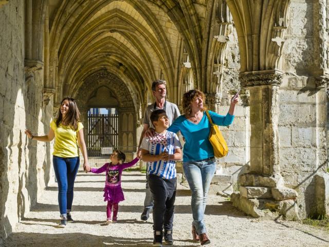 En famille < Cloître < Abbaye Saint-Jean-des-Vignes < Soissons
