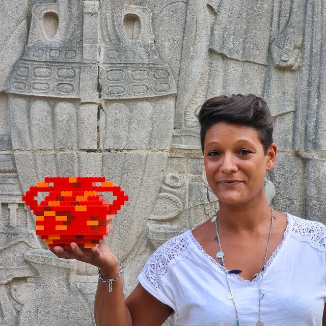 Raphaelle, chargée de communication, l'artiste de l'équipe